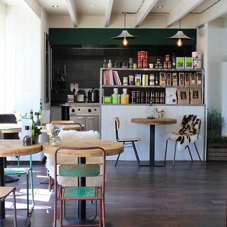 The Bliss Bed & Breakfast เรตรองเชอเมนต์ ภายนอก รูปภาพ