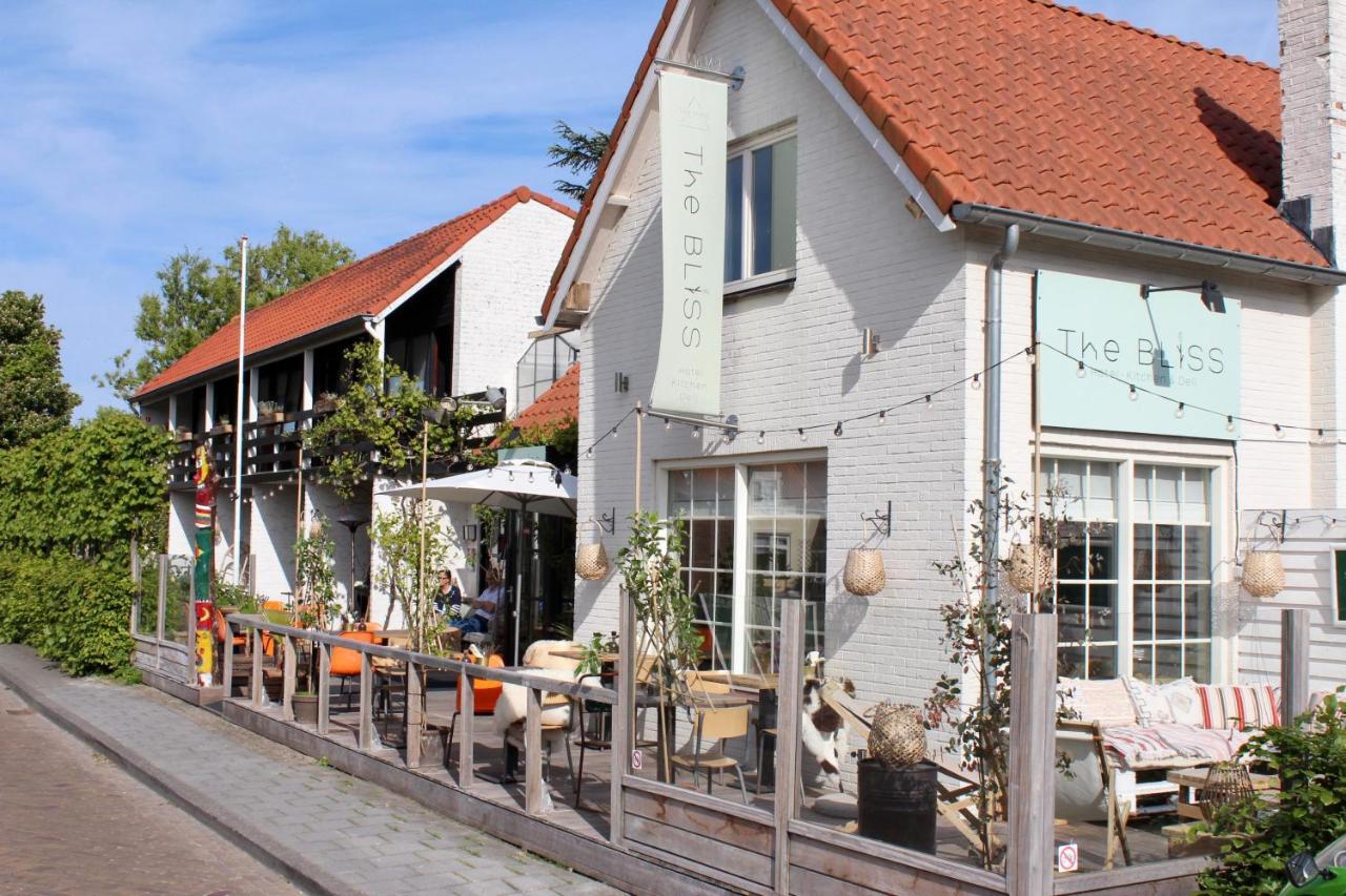 The Bliss Bed & Breakfast เรตรองเชอเมนต์ ภายนอก รูปภาพ